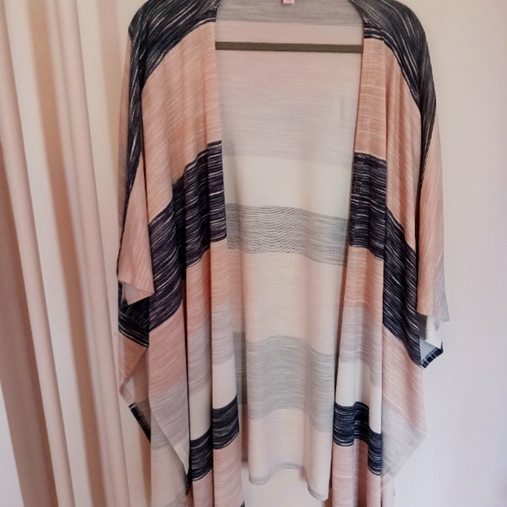 💙✨lularoe shawl✨💙 Size Medium